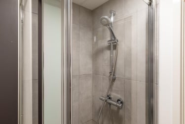Classic Ensuite at Allen Court, 1 Cromwell Range, Fallowfield, Manchester, M146FQ - Image 14