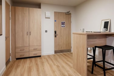 Large Gold Studio - Image 2