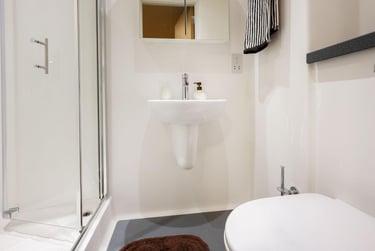 Large Gold Studio - Image 3