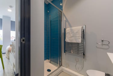 Silver Ensuite at Archer House, Castle Gate, Lace Market, Nottingham, NG17AW - Image 9