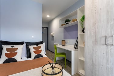 Silver Ensuite at Archer House, Castle Gate, Lace Market, Nottingham, NG17AW - Image 8