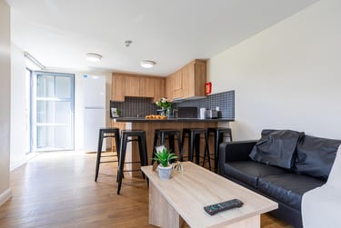 Gold Ensuite at Hotwells House, 192-216 Hotwell Road, Clifton, Bristol, BS84UR - Image 4