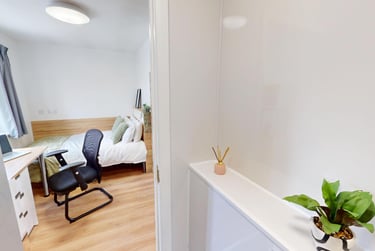 Bronze Ensuite at MSV South, 357a Great Western Street, Fallowfield, Manchester, M144AH - Image 4