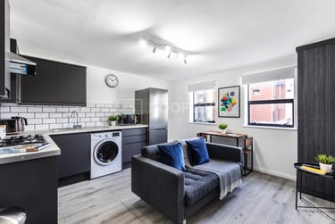 2 bed house, Queens Road, Hyde Park, Leeds, LS61HY - Image 1