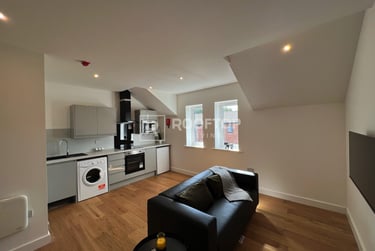 2 bed house, Royal Park Road, Hyde Park, Leeds, LS61FR - Image 2