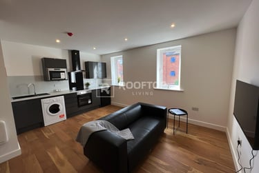 2 bed house, Royal Park Road, Hyde Park, Leeds, LS61FR - Image 2