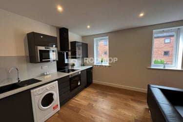 2 bed house, Royal Park Road, Hyde Park, Leeds, LS61FR - Image 3