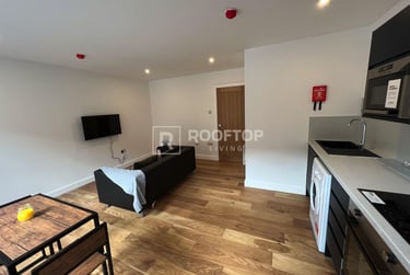 2 bed house, Royal Park Road, Hyde Park, Leeds, LS61FR - Image 2