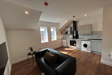 2 bed house, Royal Park Road, Hyde Park, Leeds, LS61FR - Image 2