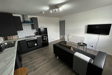 2 bed house, Queens Road, Hyde Park, Leeds, LS61HY - Image 3