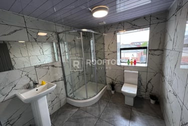 2 bed house, Queens Road, Hyde Park, Leeds, LS61HY - Image 1