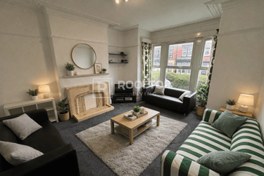 6 bed house, Manor Terrace, Headingley, Leeds, LS61BU - Image 1