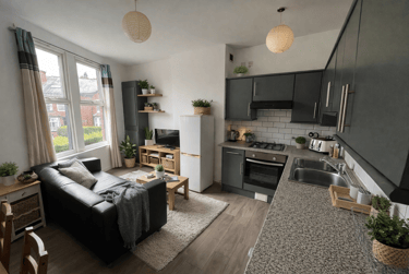 3 bed house, Beechwood Crescent, Burley, Leeds, LS42LL - Image 1