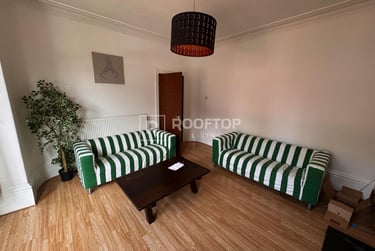 6 bed house, St. Michaels Terrace, Headingley, Leeds, LS63BQ - Image 1