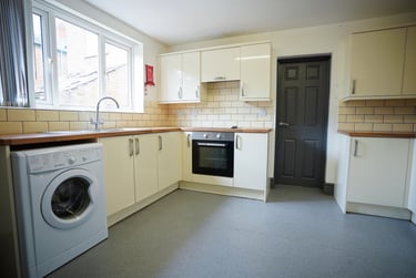 6 bed house, Royland Road, City Centre, Loughborough, LE112EH - Image 2