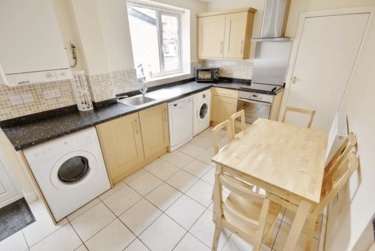 6 bed house, Burleigh Road, City Centre, Loughborough, LE113BA - Image 2