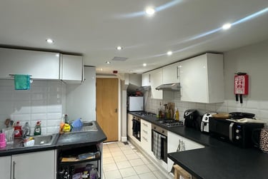 8 bed house, Merthyr Street, Cathays, Cardiff, CF244JL - Image 1