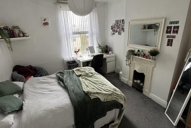 7 bed house, Harlaxton Drive, Lenton, Nottingham, NG71JE - Image 2