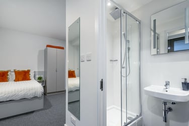 True Apartment at true Leicester, 3 Humberstone Road, Lee Circle, Leicester, LE53AS - Image 6