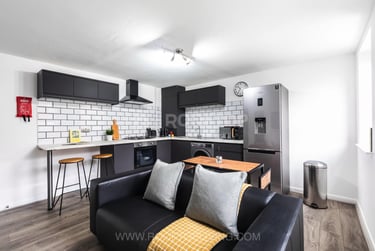 2 bed house, Queens Road, Hyde Park, Leeds, LS61HY - Image 4