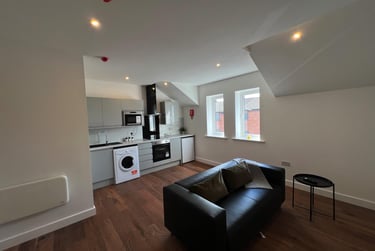 2 bed house, Royal Park Road, Hyde Park, Leeds, LS61FR - Image 2