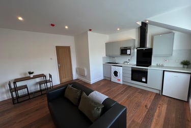 2 bed house, Royal Park Road, Hyde Park, Leeds, LS61FR - Image 1