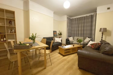 8 bed house, Ash Grove, Hyde Park, Leeds, LS61AX - Image 2