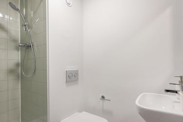 Standard Plus Ensuite - Image 5