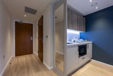 Bronze Courtyard Studio - Image 3