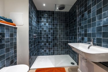 Bronze Courtyard Studio - Image 4