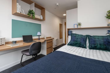 Gold Ensuite - Image 1