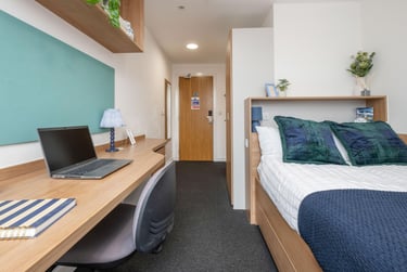 Gold Ensuite - Image 2