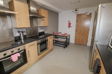 Ensuite - Silver - Image 18