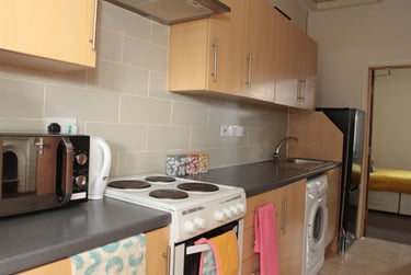 2 bed house, Queens Road, Clarendon Park, Leicester, LE21TT - Image 1