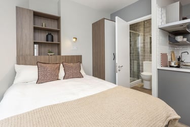 Silver Studio - Image 1