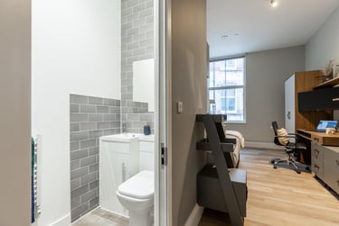 Gold Ensuite - Image 4