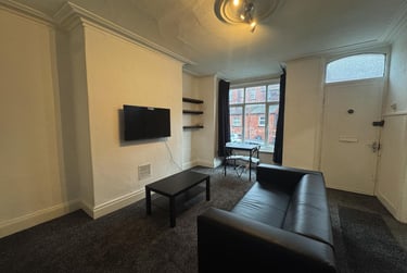 2 bed house, Royal Park Terrace, Hyde Park, Leeds, LS61EX - Image 4