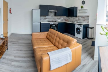 2 bed house, Royal Park Avenue, Hyde Park, Leeds, LS61EY - Image 2