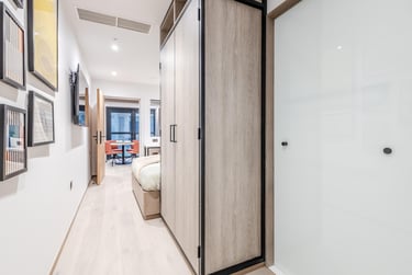 Large 2 Bedroom - Image 6