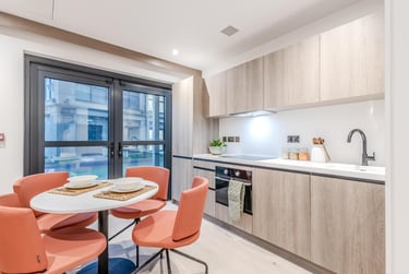 Large 2 Bedroom - Image 7