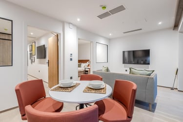 Large 2 Bedroom - Image 8