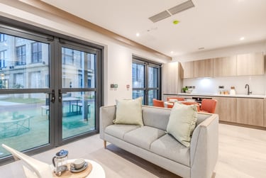 Large 2 Bedroom - Image 10