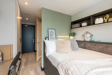 4 Bed Apartment - Image 1