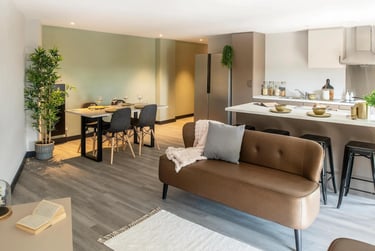 Standard 5 Bed Apartment - Image 1