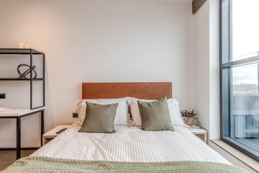 Penthouse One Bedroom - Image 2