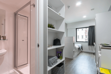 Deluxe Studio - Image 1