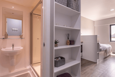 Deluxe Studio - Image 5