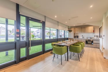 Large 4 Bedroom - Image 4