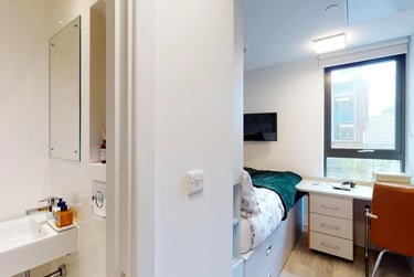 10 Bed Cluster Ensuite - Image 3