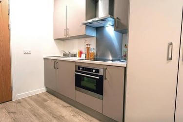 Block B Penthouse Studio - Image 5